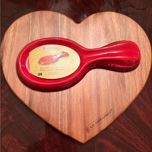 NWT Le Creuset Stoneware Spoon Rest in Cerise with LC logo - Picture 2 of 6